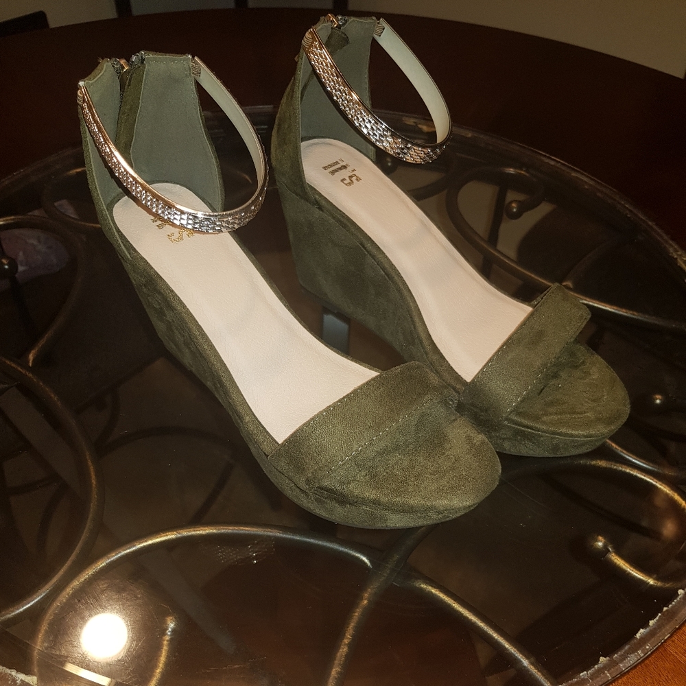 Women's BEBE Cobra Snake Green Stiletto Heels